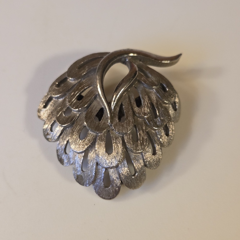 Vintage JONETTE JEWELRY  JJ Signed Brushed Silver Tone Leaf Cluster Brooch AS IS